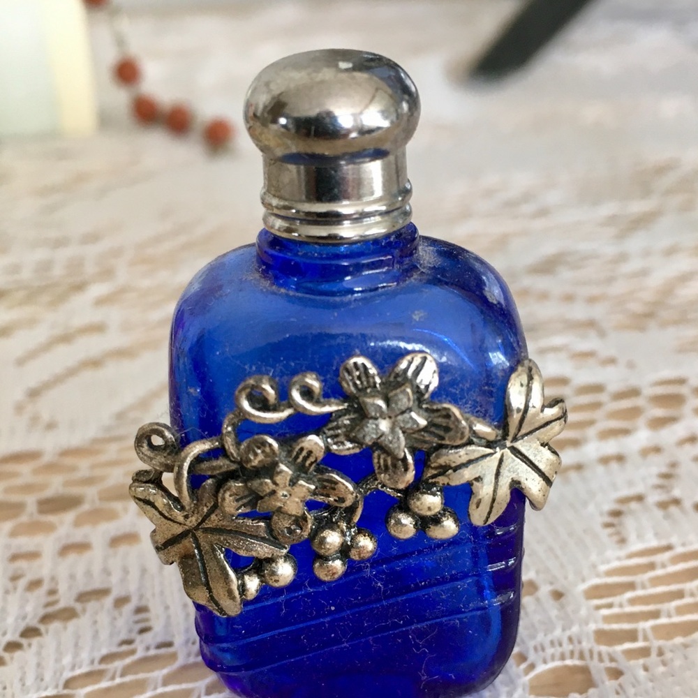 Vintage French Silver/Cut Glass Mini Scent Bottles - Picture 5 of 10
